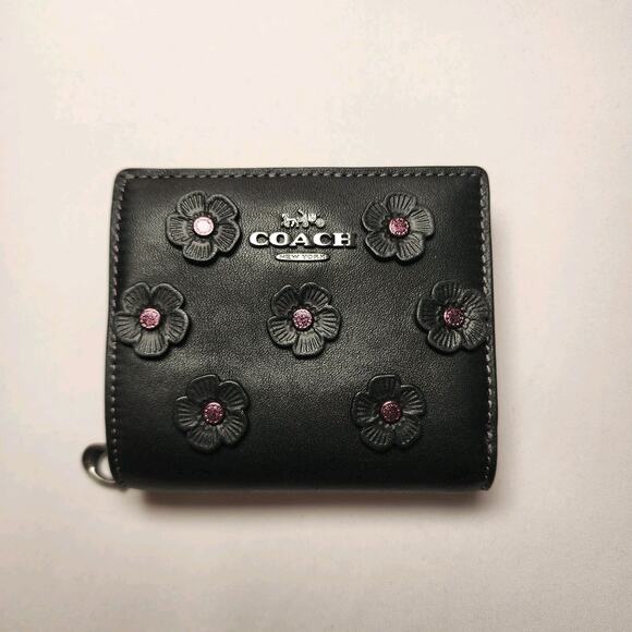 NWT Coach CAP16 Snap Wallet With Floral Applique Black - Picture 1 of 5